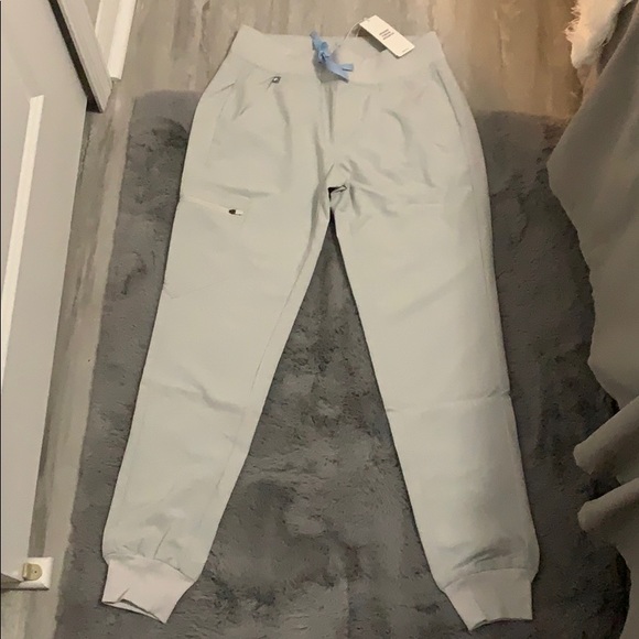 FIGS Scrub Set (Space Gray) - Picture 3 of 8